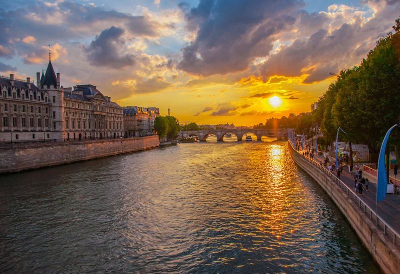 Сена-Париж-Читати книги